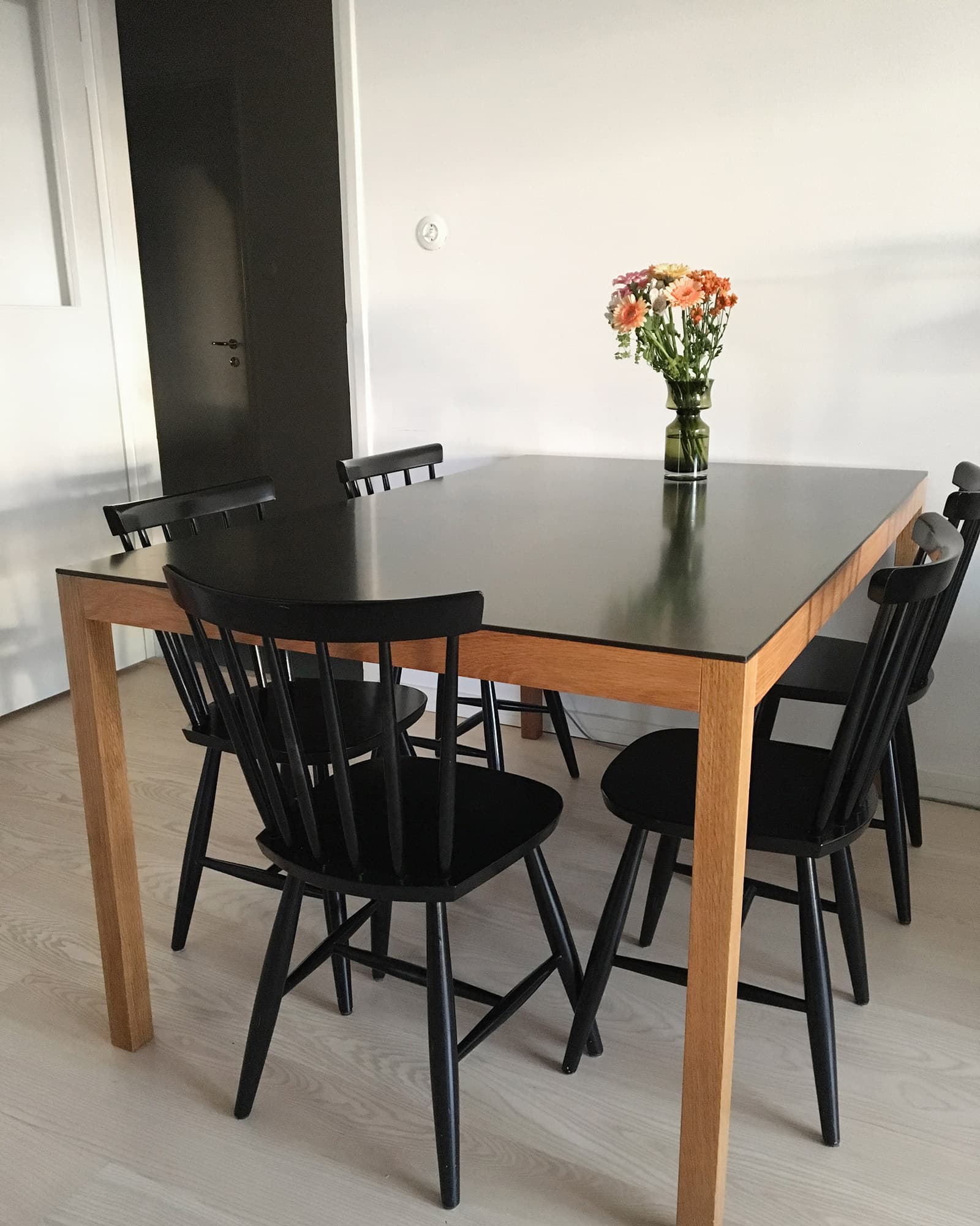 Kitchen table by Reko Hämäläinen / Rekon Struktio